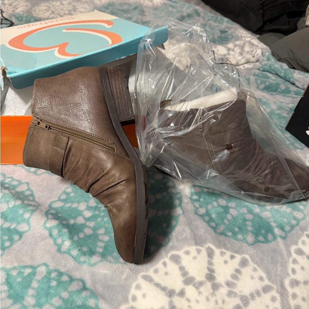 Brown Leather Ankle Boots Bare Traps brand